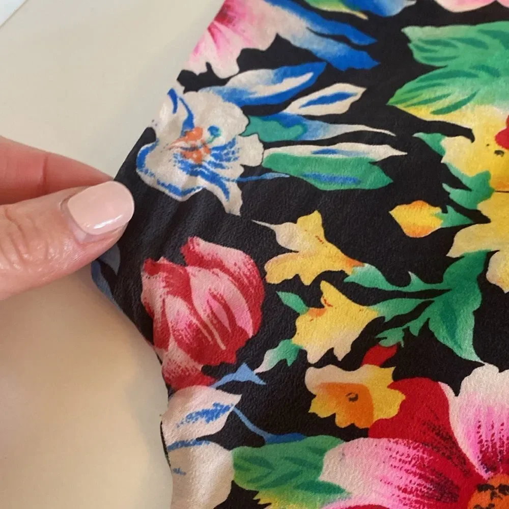Vintage 90's Silk Floral Liz Claiborne Short Sleeve Shirt w/ Button Back Size 8P